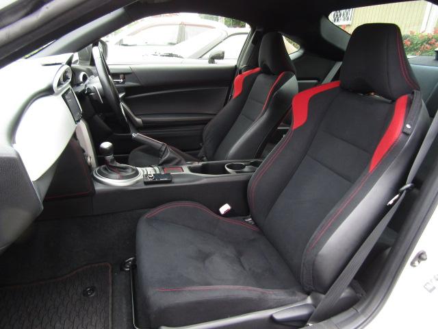 ８６ ＧＴ　パドルシフト　ＢＬＩＴＺ車高調　ＢＬＩＴＺサクションパイプ　社外エアロ　ＳＯＮＡＲテールランプ　カーボンリアスポイラー　ナビ・フルセグ　バックカメラ　ＤＶＤ　音楽サーバー　ＥＴＣ　ＨＩＤ（69枚目）