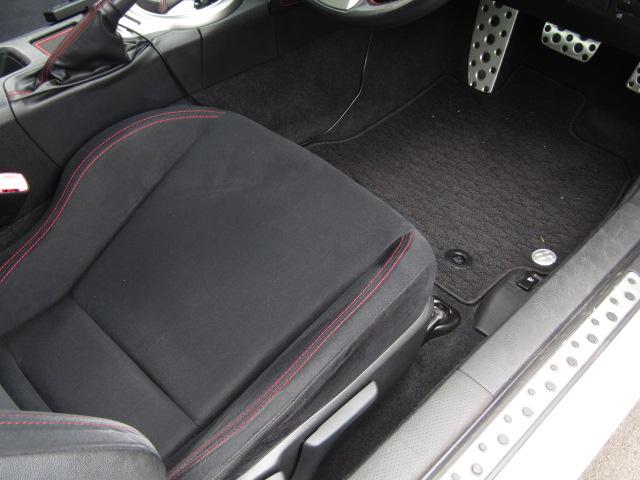８６ ＧＴ　パドルシフト　ＢＬＩＴＺ車高調　ＢＬＩＴＺサクションパイプ　社外エアロ　ＳＯＮＡＲテールランプ　カーボンリアスポイラー　ナビ・フルセグ　バックカメラ　ＤＶＤ　音楽サーバー　ＥＴＣ　ＨＩＤ（72枚目）