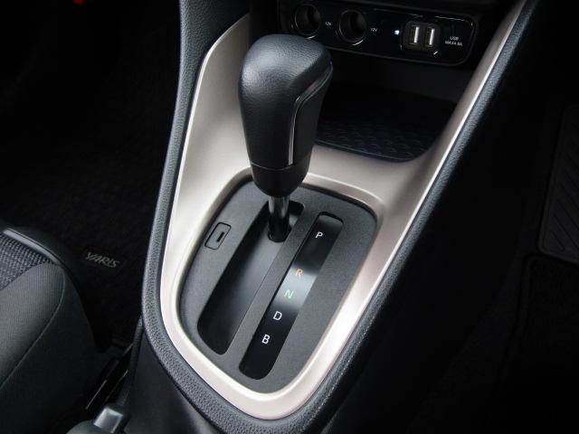 ヤリス ハイブリッドZ ナビ クリアランスソナー オートクルーズコントロール レーンアシスト 衝突被害軽減システム オートマチックハイビーム オートライト LEDヘッドランプ スマートキー 電動格納ミラー シートヒーター(8枚目)