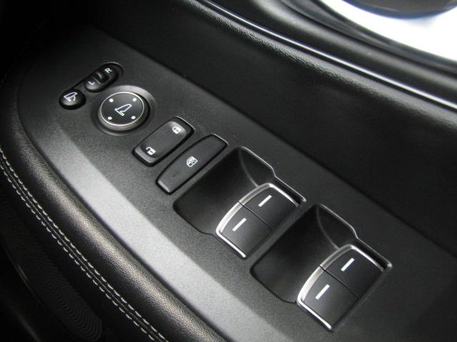 ＺＲ－Ｖ ｅ：ＨＥＶ　Ｚ特別仕様車ブラックスタイル　ドライブレコーダー　全周囲カメラ　クリアランスソナー　オートクルーズコントロール　レーンアシスト　パワーシート　衝突被害軽減システム　ナビ　ＴＶ　オートライト　ＬＥＤヘッドランプ　電動リアゲート（9枚目）