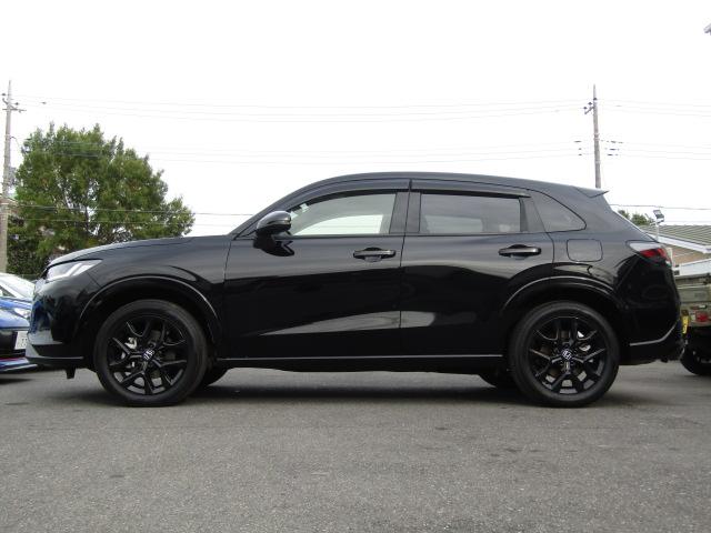 ＺＲ－Ｖ ｅ：ＨＥＶ　Ｚ特別仕様車ブラックスタイル　ドライブレコーダー　全周囲カメラ　クリアランスソナー　オートクルーズコントロール　レーンアシスト　パワーシート　衝突被害軽減システム　ナビ　ＴＶ　オートライト　ＬＥＤヘッドランプ　電動リアゲート（16枚目）