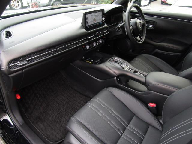 ＺＲ－Ｖ ｅ：ＨＥＶ　Ｚ特別仕様車ブラックスタイル　ドライブレコーダー　全周囲カメラ　クリアランスソナー　オートクルーズコントロール　レーンアシスト　パワーシート　衝突被害軽減システム　ナビ　ＴＶ　オートライト　ＬＥＤヘッドランプ　電動リアゲート（72枚目）