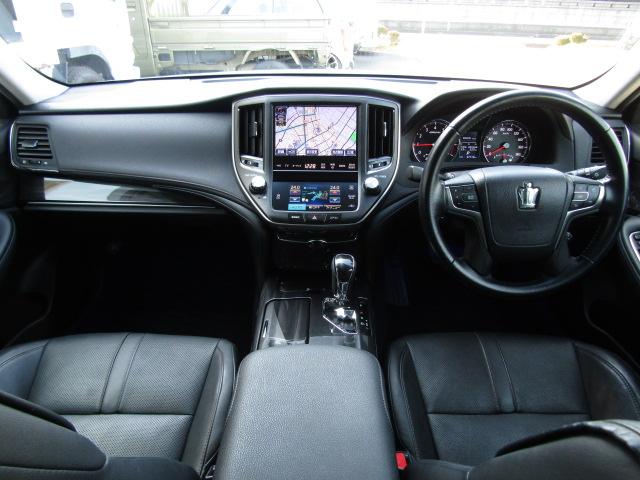 クラウン アスリートＳ　サンルーフ　ＴＥＩＮ車高調　黒革　パワーシート　シートヒーター・エアコン　ＥＴＣ　クルコン　ナビ・フルセグ　バックカメラ　ＤＶＤ　音楽サーバー　ＢＴ接続　マーベリック１９ＡＷ　マフラーカッター（9枚目）