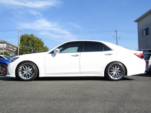 クラウン アスリートＳ　サンルーフ　ＴＥＩＮ車高調　黒革　パワーシート　シートヒーター・エアコン　ＥＴＣ　クルコン　ナビ・フルセグ　バックカメラ　ＤＶＤ　音楽サーバー　ＢＴ接続　マーベリック１９ＡＷ　マフラーカッター（27枚目）