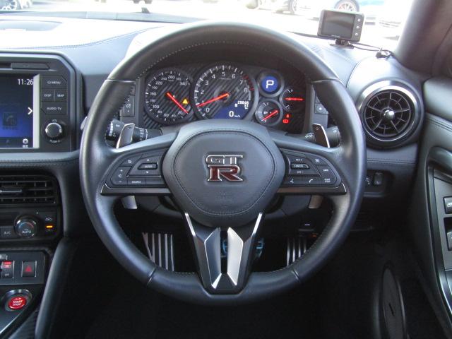 GT-R プレミアムエディション 禁煙車 BOSEサウンド ワンオーナー サッチャム車両防盗システム ハーフレザーシート シートヒーター 純正ナビ フルセグTV バックカメラ F/Rドラレコ 純正20インチアルミホイール スマートキー(3枚目)