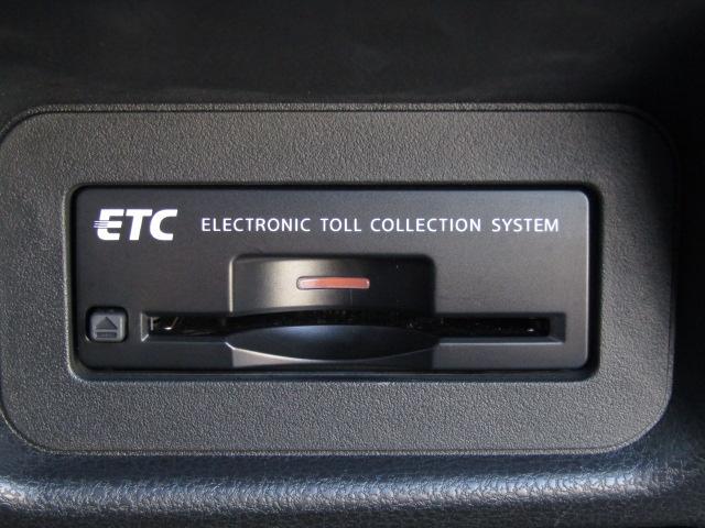 GT-R プレミアムエディション 禁煙車 BOSEサウンド ワンオーナー サッチャム車両防盗システム ハーフレザーシート シートヒーター 純正ナビ フルセグTV バックカメラ F/Rドラレコ 純正20インチアルミホイール スマートキー(6枚目)