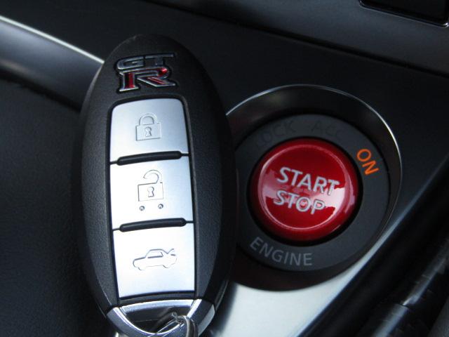 ＧＴ－Ｒ プレミアムエディション　禁煙車　ＢＯＳＥサウンド　ワンオーナー　サッチャム車両防盗システム　ハーフレザーシート　シートヒーター　純正ナビ　フルセグＴＶ　バックカメラ　Ｆ／Ｒドラレコ　純正２０インチアルミホイール　スマートキー（8枚目）