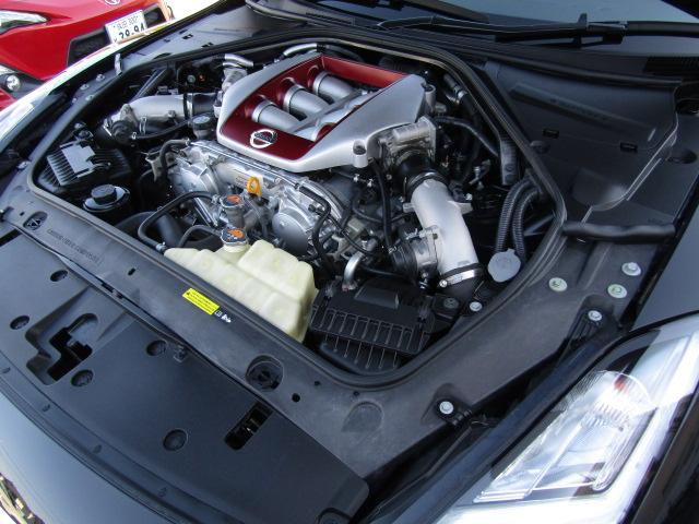 ＧＴ－Ｒ プレミアムエディション　禁煙車　ＢＯＳＥサウンド　ワンオーナー　サッチャム車両防盗システム　ハーフレザーシート　シートヒーター　純正ナビ　フルセグＴＶ　バックカメラ　Ｆ／Ｒドラレコ　純正２０インチアルミホイール　スマートキー（20枚目）