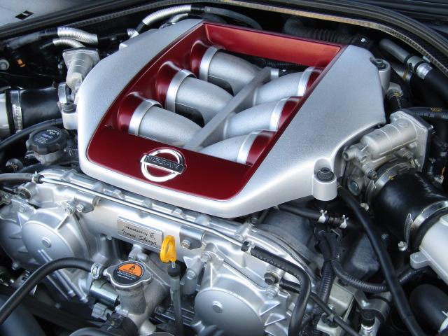 ＧＴ－Ｒ プレミアムエディション　禁煙車　ＢＯＳＥサウンド　ワンオーナー　サッチャム車両防盗システム　ハーフレザーシート　シートヒーター　純正ナビ　フルセグＴＶ　バックカメラ　Ｆ／Ｒドラレコ　純正２０インチアルミホイール　スマートキー（70枚目）