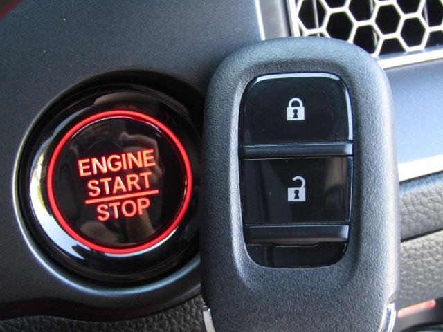 シビック タイプR 専用内装 Honda SENSING 純正ナビ フルセグTV バックカメラ 衝突軽減 ブラインドスポット スマートキー 大型リアスポイラー 純正19インチアルミ ブレンボキャリパー 純正フロアマット(8枚目)