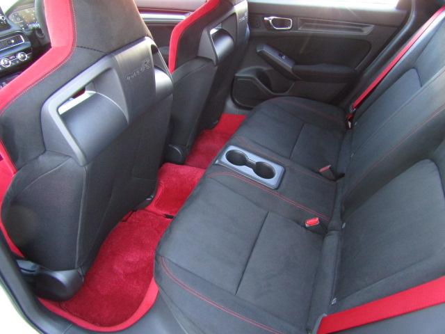 シビック タイプR 専用内装 Honda SENSING 純正ナビ フルセグTV バックカメラ 衝突軽減 ブラインドスポット スマートキー 大型リアスポイラー 純正19インチアルミ ブレンボキャリパー 純正フロアマット(62枚目)