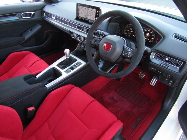 シビック タイプR 専用内装 Honda SENSING 純正ナビ フルセグTV バックカメラ 衝突軽減 ブラインドスポット スマートキー 大型リアスポイラー 純正19インチアルミ ブレンボキャリパー 純正フロアマット(71枚目)