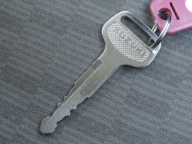 エブリイ PA フレンチバス仕様 両側スライド Hライトレベライザー オーバーヘッドシェルフ ラジオ フラットシート プライバシィガラス 運転席・助手席エアバッグ ABS ハイルーフ 15インチアルミ(13枚目)