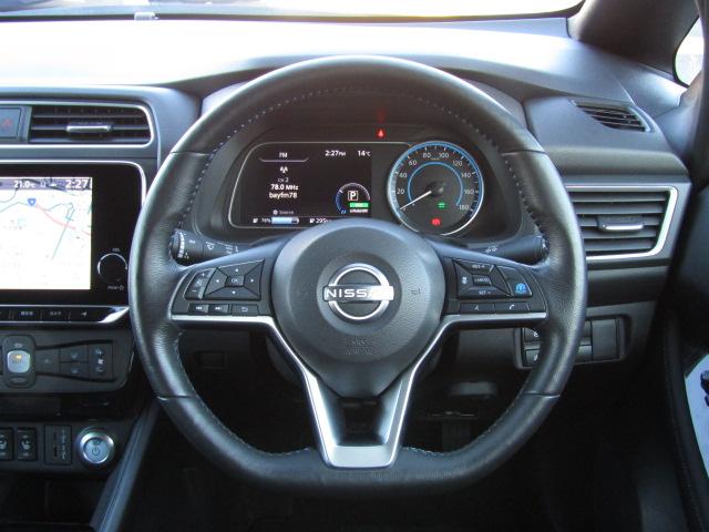 リーフ ｅ＋　Ｘ　アーバンクロム　全周囲カメラ　ナビ　クリアランスソナー　オートクルーズコントロール　レーンアシスト　衝突被害軽減システム　アルミホイール　オートライト　ＬＥＤヘッドランプ　スマートキー　電動格納ミラー　シートヒーター（4枚目）