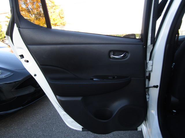 リーフ ｅ＋　Ｘ　アーバンクロム　全周囲カメラ　ナビ　クリアランスソナー　オートクルーズコントロール　レーンアシスト　衝突被害軽減システム　アルミホイール　オートライト　ＬＥＤヘッドランプ　スマートキー　電動格納ミラー　シートヒーター（61枚目）