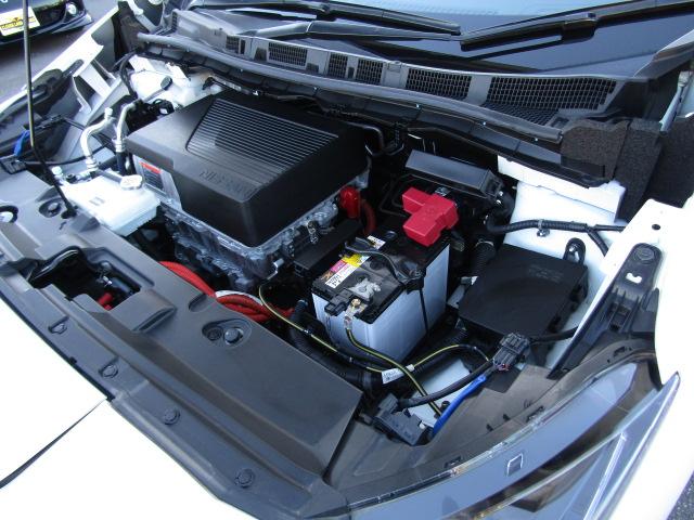 リーフ ｅ＋　Ｘ　アーバンクロム　全周囲カメラ　ナビ　クリアランスソナー　オートクルーズコントロール　レーンアシスト　衝突被害軽減システム　アルミホイール　オートライト　ＬＥＤヘッドランプ　スマートキー　電動格納ミラー　シートヒーター（71枚目）