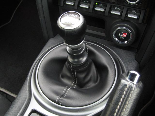 ８６ ＧＲスポーツ　６速　ＧＲ専用エアロ　フジツボマフラ－　ＧＲｅｄｄｙサクションパイプ　オイルク－ラ－　ＡＤＶＡＮ１８ＡＷ　車高調　ＡＰＰメッシュブレーキホース　ブレンボ　ナビ・フルセグ　Ｂカメラ　ＥＴＣ　クルコン（3枚目）