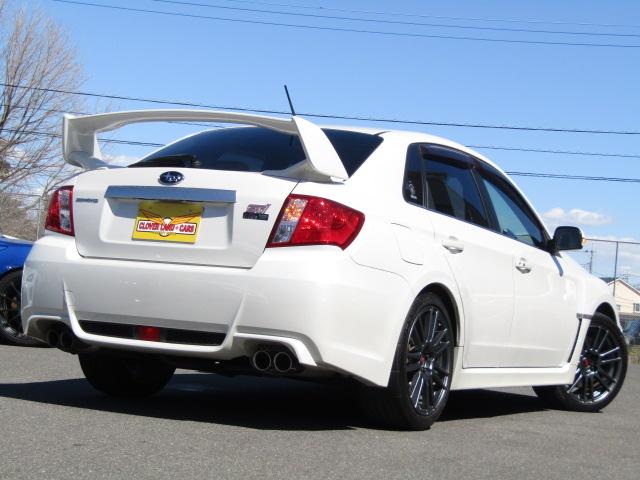 インプレッサ ＷＲＸ　ＳＴｉ　６速ＭＴ　フレキシブルタワーバー　ハーフレザー　ＳＴｉ１８ＡＷ　ＨＩＤライト　パワーシート　ブーストメーター　油温メーター　Ｓｉドライブ　４本出しマフラー　大型リアスポ　スマートキ－（37枚目）