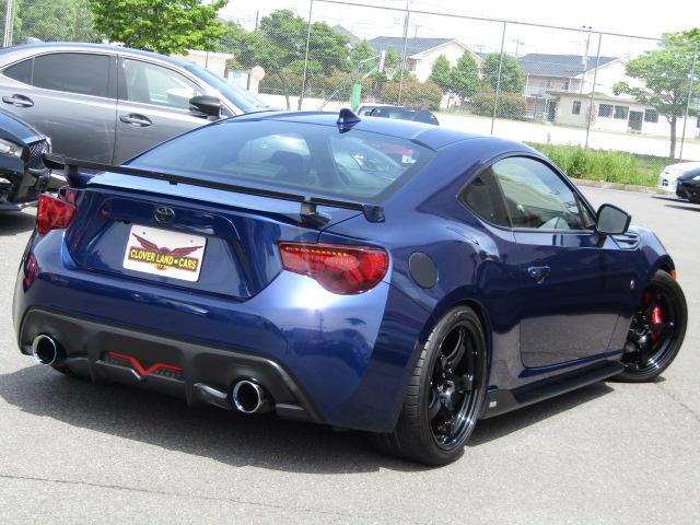 ８６ ＧＴリミテッド　ハイパフォーマンスパッケージ　６速ＭＴ　ＴＯＭ’Ｓエアロ　ＨＫＳエキマニ　トラストマフラー　ＢＬＩＴＺ車高調　ＲＡＹＳ１８ＡＷ　ＢＬＩＴＺエアクリ　オイルクーラー　ＴＯＭ’Ｓテールランプ　ＭＡＸＯＲＩＤＯスロコン　ナビ　Ｂカメラ（4枚目）