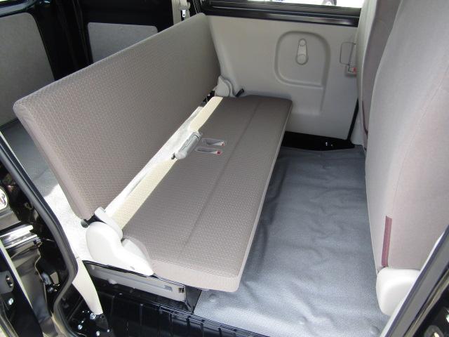 エブリイ ＰＡリミテッド　６型　セーフティＳ　届出済未使用車　ＵＳＢ充電　ＦＭ／ＡＭラジオ　Ｈライトレベライザ　オーバーヘッドシェルフ　障害物センサー　レーンキープアシスト　フルフラット　プライバシィガラス（12枚目）