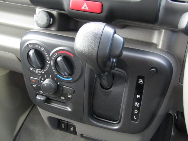 エブリイ ＰＡリミテッド　６型　セーフティＳ　届出済未使用車　ＵＳＢ充電　ＦＭ／ＡＭラジオ　Ｈライトレベライザ　オーバーヘッドシェルフ　障害物センサー　レーンキープアシスト　フルフラット　プライバシィガラス（39枚目）