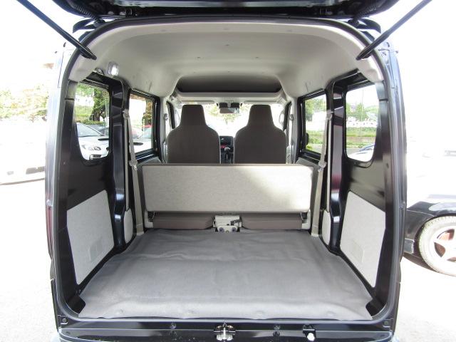 エブリイ ＰＡリミテッド　６型　セーフティＳ　届出済未使用車　ＵＳＢ充電　ＦＭ／ＡＭラジオ　Ｈライトレベライザ　オーバーヘッドシェルフ　障害物センサー　レーンキープアシスト　フルフラット　プライバシィガラス（45枚目）