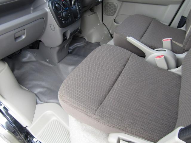 エブリイ ＰＡリミテッド　６型　セーフティＳ　届出済未使用車　ＵＳＢ充電　ＦＭ／ＡＭラジオ　Ｈライトレベライザ　オーバーヘッドシェルフ　障害物センサー　レーンキープアシスト　フルフラット　プライバシィガラス（48枚目）