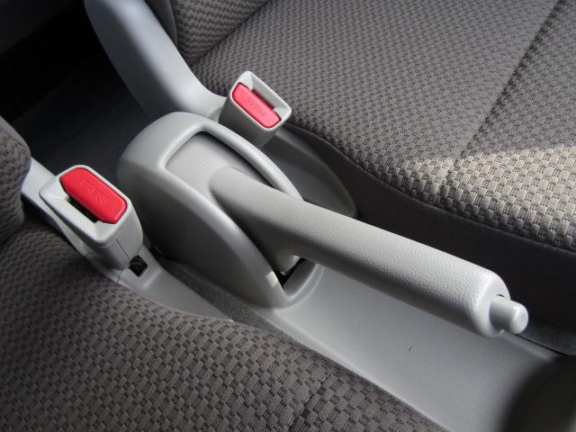 エブリイ ＰＡリミテッド　６型　セーフティＳ　届出済未使用車　ＵＳＢ充電　ＦＭ／ＡＭラジオ　Ｈライトレベライザ　オーバーヘッドシェルフ　障害物センサー　レーンキープアシスト　フルフラット　プライバシィガラス（62枚目）