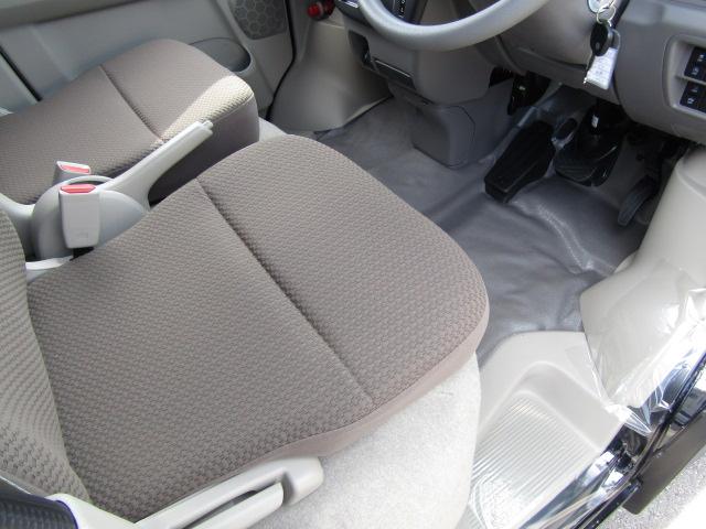 エブリイ ＰＡリミテッド　６型　セーフティＳ　届出済未使用車　ＵＳＢ充電　ＦＭ／ＡＭラジオ　Ｈライトレベライザ　オーバーヘッドシェルフ　障害物センサー　レーンキープアシスト　フルフラット　プライバシィガラス（64枚目）