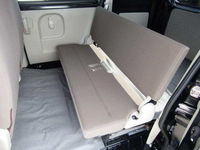 エブリイ ＰＡリミテッド　６型　セーフティＳ　届出済未使用車　ＵＳＢ充電　ＦＭ／ＡＭラジオ　Ｈライトレベライザ　オーバーヘッドシェルフ　障害物センサー　レーンキープアシスト　フルフラット　プライバシィガラス（66枚目）