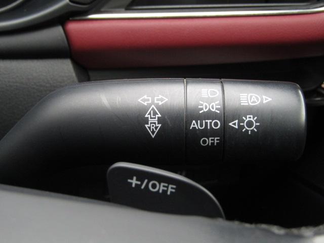 MAZDA3ファストバック 20Sバーガンディ セレクション レーダークルーズ/360°カメラ/マツダコネクトナビ/シートヒーター/ETC/赤革シート/パワーシート/衝突軽減ブレーキ/パドルシフト/ヘッドアップディスプレイ/LED/純正18AW/(17枚目)