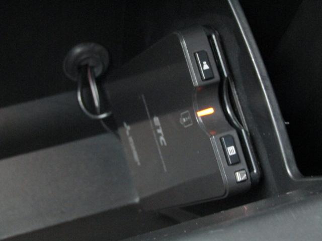 ジープ・レネゲード ナイトイーグル クルーズコントロール/コーナーセンサー/ブルートゥースオーディオ/ETC/ステアリングSW/MTモード/レーンキープアシスト/ブラインドスポット/バックカメラ/フォグ/純正アルミ/(16枚目)