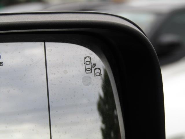 ジープ・レネゲード ナイトイーグル クルーズコントロール/コーナーセンサー/ブルートゥースオーディオ/ETC/ステアリングSW/MTモード/レーンキープアシスト/ブラインドスポット/バックカメラ/フォグ/純正アルミ/(19枚目)