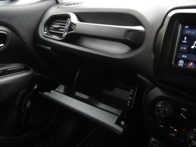 ジープ・レネゲード ナイトイーグル クルーズコントロール/コーナーセンサー/ブルートゥースオーディオ/ETC/ステアリングSW/MTモード/レーンキープアシスト/ブラインドスポット/バックカメラ/フォグ/純正アルミ/(22枚目)