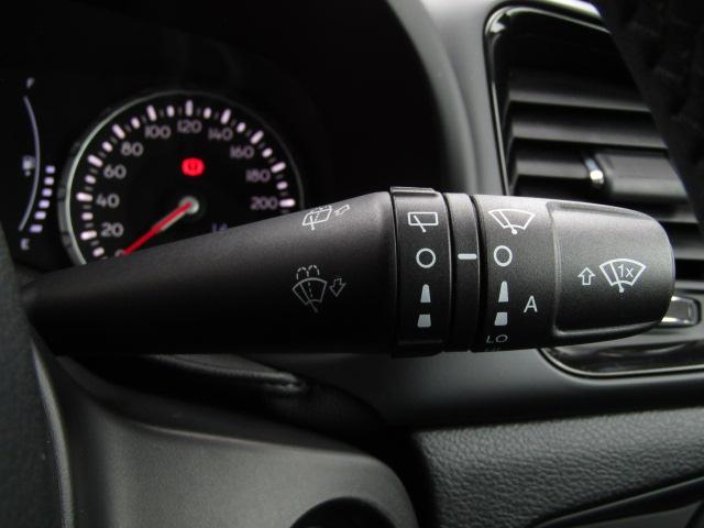 ジープ・レネゲード ナイトイーグル クルーズコントロール/コーナーセンサー/ブルートゥースオーディオ/ETC/ステアリングSW/MTモード/レーンキープアシスト/ブラインドスポット/バックカメラ/フォグ/純正アルミ/(25枚目)