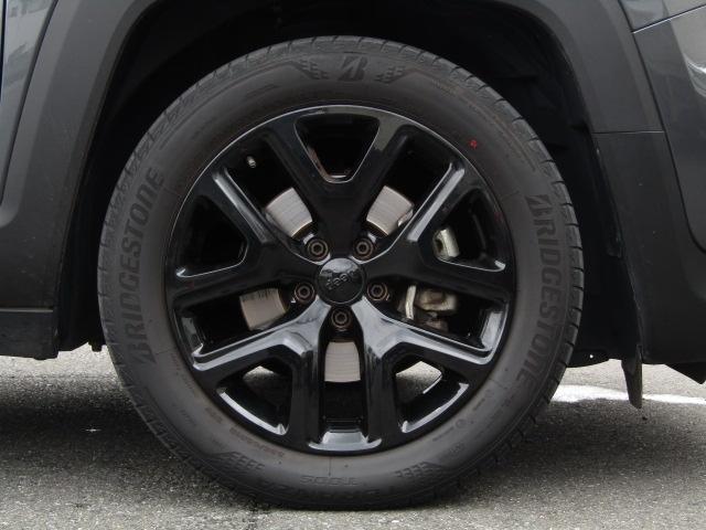 ジープ・レネゲード ナイトイーグル クルーズコントロール/コーナーセンサー/ブルートゥースオーディオ/ETC/ステアリングSW/MTモード/レーンキープアシスト/ブラインドスポット/バックカメラ/フォグ/純正アルミ/(42枚目)