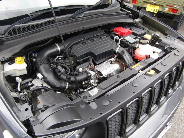 ジープ・レネゲード ナイトイーグル クルーズコントロール/コーナーセンサー/ブルートゥースオーディオ/ETC/ステアリングSW/MTモード/レーンキープアシスト/ブラインドスポット/バックカメラ/フォグ/純正アルミ/(50枚目)