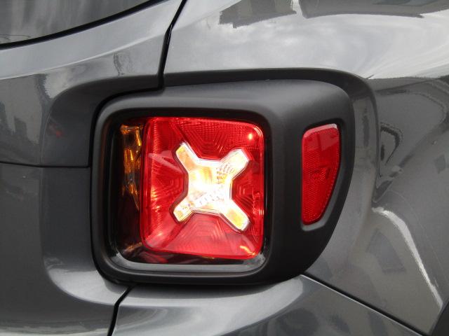 ジープ・レネゲード ナイトイーグル クルーズコントロール/コーナーセンサー/ブルートゥースオーディオ/ETC/ステアリングSW/MTモード/レーンキープアシスト/ブラインドスポット/バックカメラ/フォグ/純正アルミ/(56枚目)