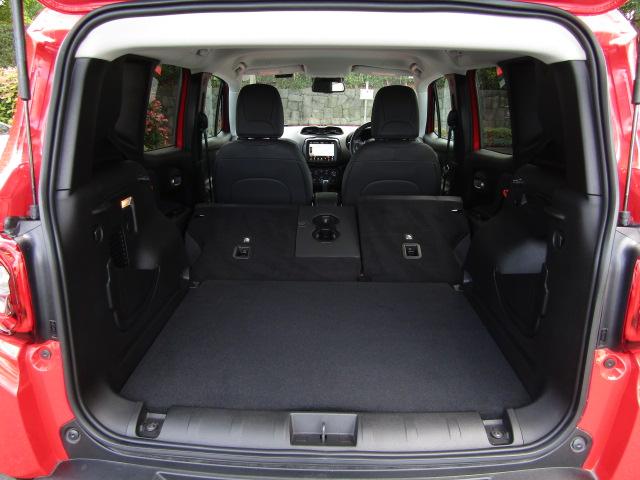 ジープ・レネゲード リミテッド 純正8.4インチナビ/レーダークルーズ/衝突軽減ブレーキ/レーンキープアシスト/コーナーセンサー/前後ドラレコ/シートヒーター/黒革シート/ブラインドスポット/パワーシート/LED/(11枚目)