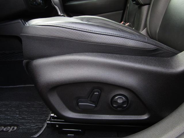 ジープ・レネゲード リミテッド 純正8.4インチナビ/レーダークルーズ/衝突軽減ブレーキ/レーンキープアシスト/コーナーセンサー/前後ドラレコ/シートヒーター/黒革シート/ブラインドスポット/パワーシート/LED/(14枚目)