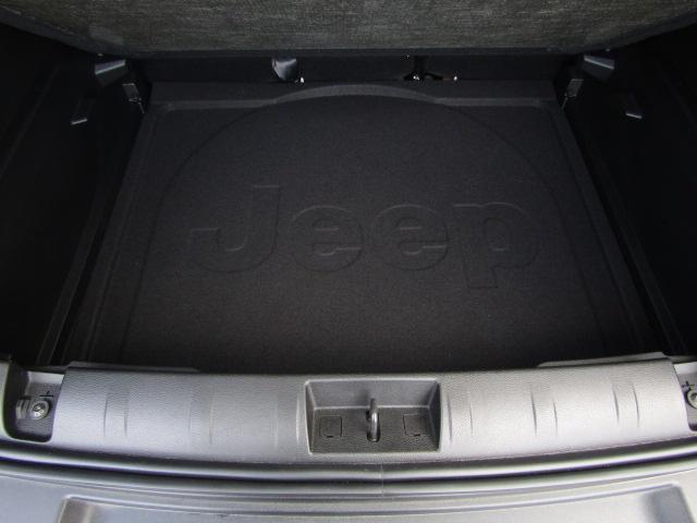 ジープ・レネゲード リミテッド 純正8.4インチナビ/レーダークルーズ/衝突軽減ブレーキ/レーンキープアシスト/コーナーセンサー/前後ドラレコ/シートヒーター/黒革シート/ブラインドスポット/パワーシート/LED/(29枚目)