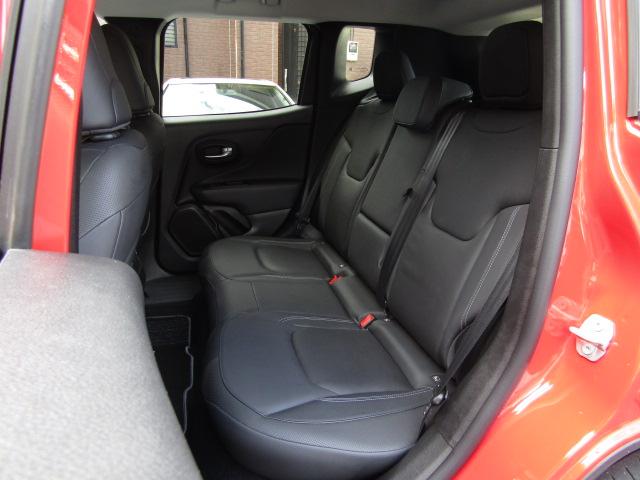 ジープ・レネゲード リミテッド 純正8.4インチナビ/レーダークルーズ/衝突軽減ブレーキ/レーンキープアシスト/コーナーセンサー/前後ドラレコ/シートヒーター/黒革シート/ブラインドスポット/パワーシート/LED/(30枚目)