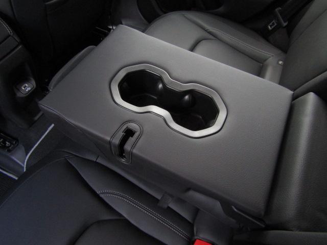 ジープ・レネゲード リミテッド 純正8.4インチナビ/レーダークルーズ/衝突軽減ブレーキ/レーンキープアシスト/コーナーセンサー/前後ドラレコ/シートヒーター/黒革シート/ブラインドスポット/パワーシート/LED/(32枚目)