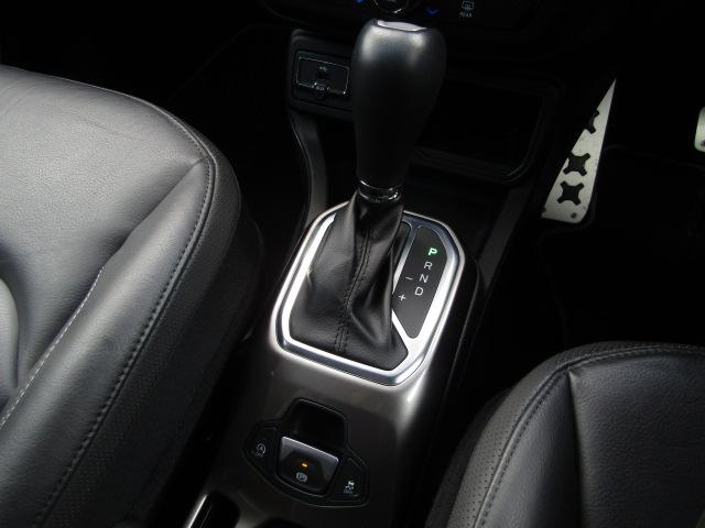 ジープ・レネゲード リミテッド 純正8.4インチナビ/レーダークルーズ/衝突軽減ブレーキ/レーンキープアシスト/コーナーセンサー/前後ドラレコ/シートヒーター/黒革シート/ブラインドスポット/パワーシート/LED/(45枚目)