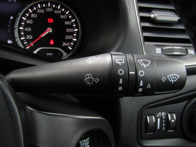 ジープ・レネゲード リミテッド 純正8.4インチナビ/レーダークルーズ/衝突軽減ブレーキ/レーンキープアシスト/コーナーセンサー/前後ドラレコ/シートヒーター/黒革シート/ブラインドスポット/パワーシート/LED/(46枚目)