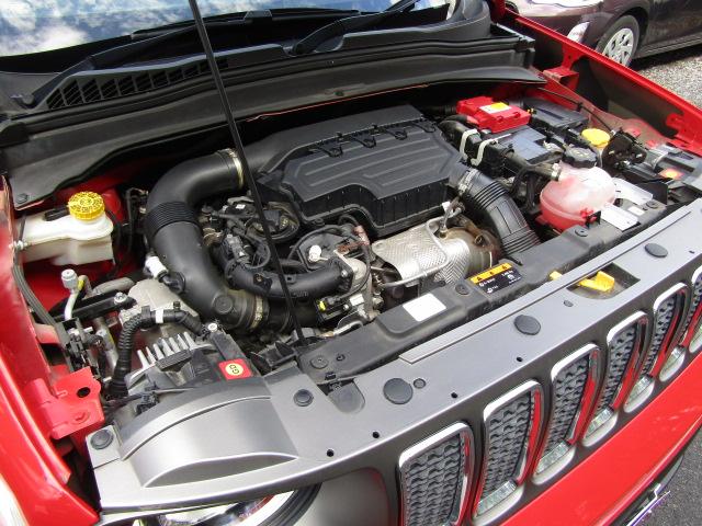 ジープ・レネゲード リミテッド 純正8.4インチナビ/レーダークルーズ/衝突軽減ブレーキ/レーンキープアシスト/コーナーセンサー/前後ドラレコ/シートヒーター/黒革シート/ブラインドスポット/パワーシート/LED/(50枚目)