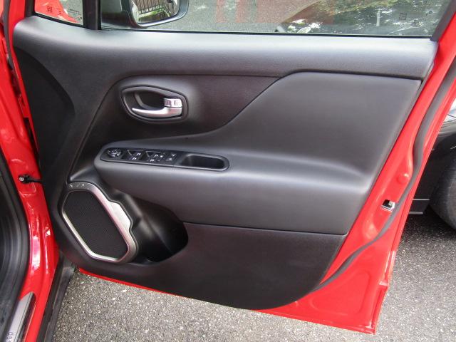 ジープ・レネゲード リミテッド 純正8.4インチナビ/レーダークルーズ/衝突軽減ブレーキ/レーンキープアシスト/コーナーセンサー/前後ドラレコ/シートヒーター/黒革シート/ブラインドスポット/パワーシート/LED/(51枚目)