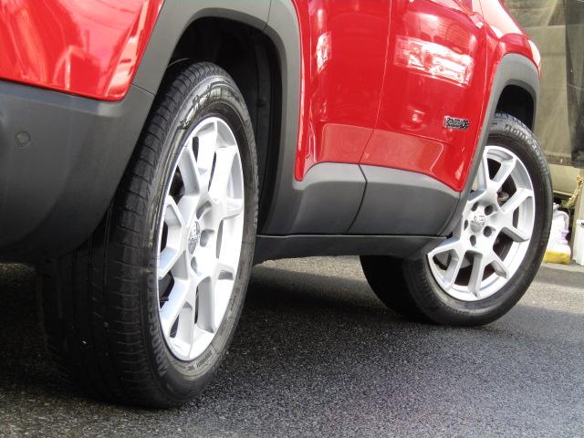 ジープ・レネゲード リミテッド 純正8.4インチナビ/レーダークルーズ/衝突軽減ブレーキ/レーンキープアシスト/コーナーセンサー/前後ドラレコ/シートヒーター/黒革シート/ブラインドスポット/パワーシート/LED/(59枚目)