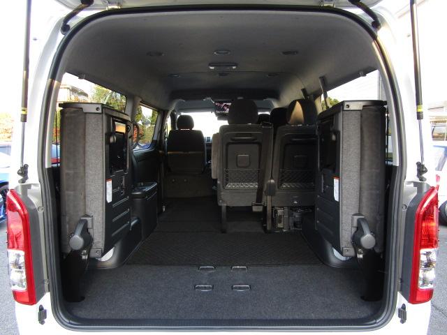 ハイエースワゴン GL 社外フルセグナビ/フリップダウンモニター/電動スライド/セーフティセンス/衝突軽減ブレーキ/レーンキープアシスト/バックカメラ/ETC/スマートキー/LED/フォグ/4WD/(12枚目)