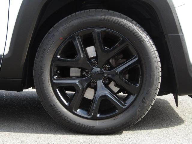 ジープ・レネゲード ナイトイーグル クルーズコントロール/衝突軽減ブレーキ/レーンキープアシスト/Cセンサー/BTオーディオ/USB機能/ブラインドスポット/バックカメラ/ルーフレール/LED/純正アルミ/1オーナー/(25枚目)